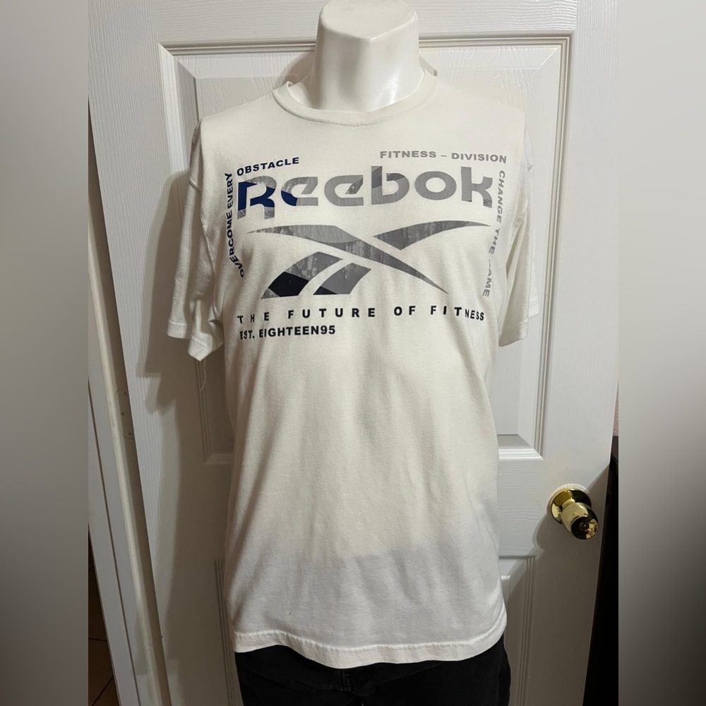 (9) White Reebok men’s t-shirt
